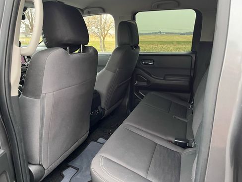 Used 2023 Nissan Frontier SV w/ SV Convenience Package image 11