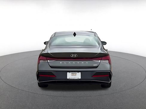 Used 2025 Hyundai Elantra Limited image 12