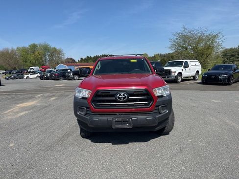 Used 2017 Toyota Tacoma SR AWD/4WD image 2