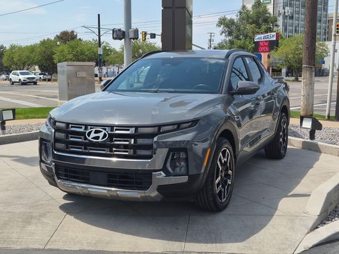 Certified 2025 Hyundai Santa Cruz Limited AWD/4WD image 10