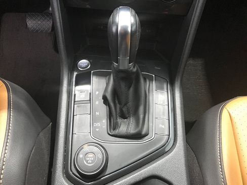 Used 2019 Volkswagen Tiguan SEL w/ 3rd Row Seat Package AWD/4WD image 19