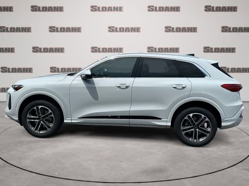 Used 2025 Audi Q5 Premium w/ Convenience Package AWD/4WD image 2