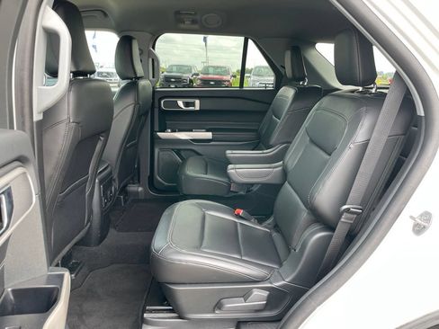Used 2024 Ford Explorer XLT w/ Equipment Group 202A AWD/4WD image 8