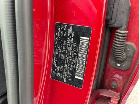 Used 2025 Hyundai Elantra Limited image 28