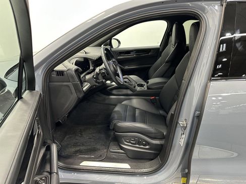 Certified 2024 Porsche Cayenne Turbo GT image 16