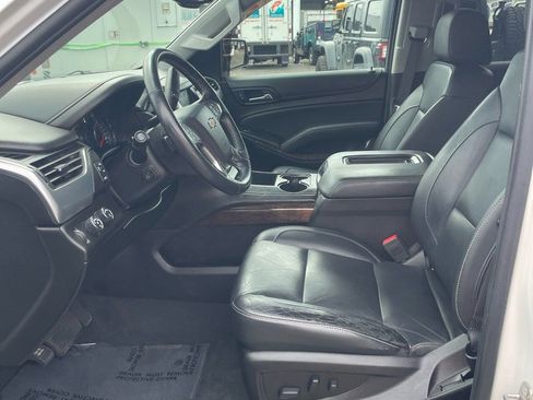 Used 2019 Chevrolet Tahoe LT w/ Luxury Package AWD/4WD image 3