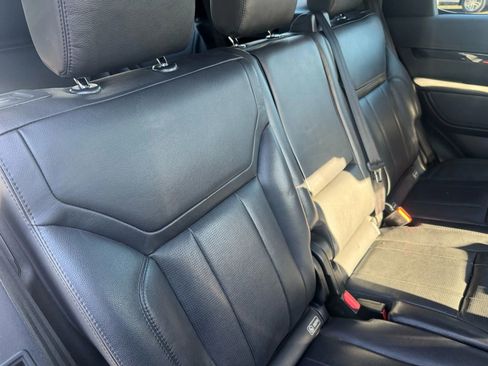 Used 2017 Land Rover Discovery HSE image 25