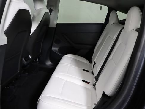Used 2024 Tesla Model Y Long Range RWD image 7