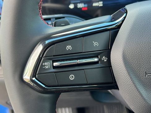 New 2026 Chevrolet Equinox RS w/ Convenience Package III AWD/4WD image 24
