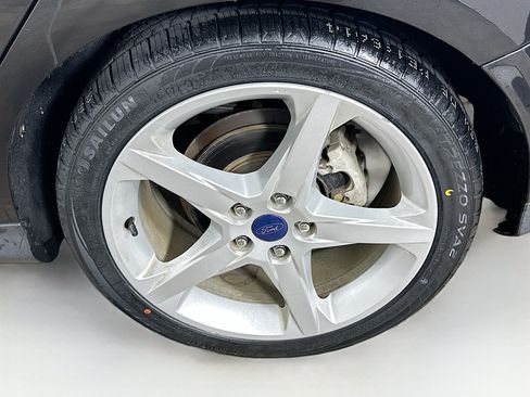 Used 2014 Ford Focus Titanium FWD image 11