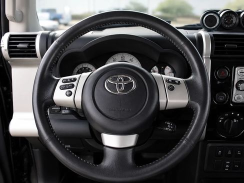 Used 2013 Toyota FJ Cruiser 4WD w/ Upgrade Pkg image 12