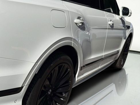 Used 2022 Bentley Bentayga Speed image 17