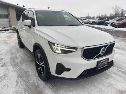 Used 2023 Volvo XC40 B5 Core