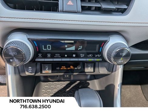 Used 2025 Toyota RAV4 XLE AWD/4WD image 17