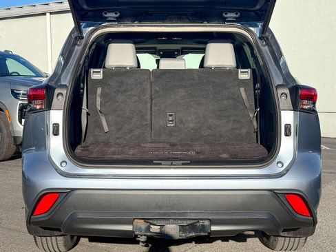 Used 2021 Toyota Highlander XLE image 11