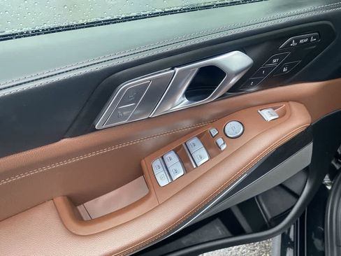 Used 2022 BMW X7 M50i image 13