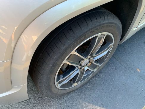 Used 2019 GMC Acadia Denali w/ Technology Package AWD/4WD image 2