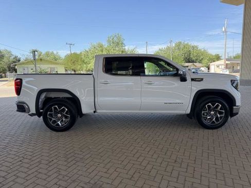 New 2026 GMC Sierra 1500 SLE image 9