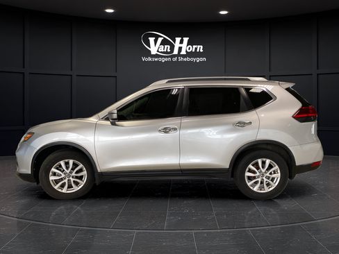 Used 2017 Nissan Rogue SV FWD image 4