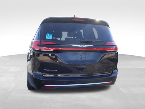 Used 2025 Chrysler Pacifica Select image 7