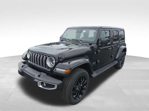 Used 2025 Jeep Wrangler Unlimited Sahara image 11