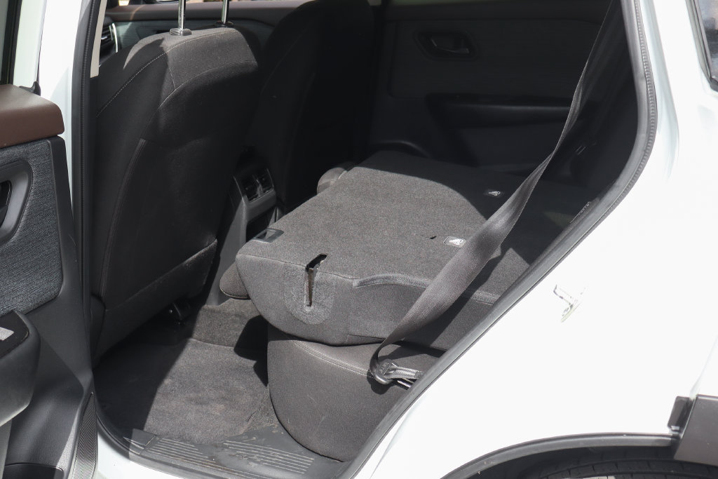 Used 2023 Nissan Rogue S FWD image 33
