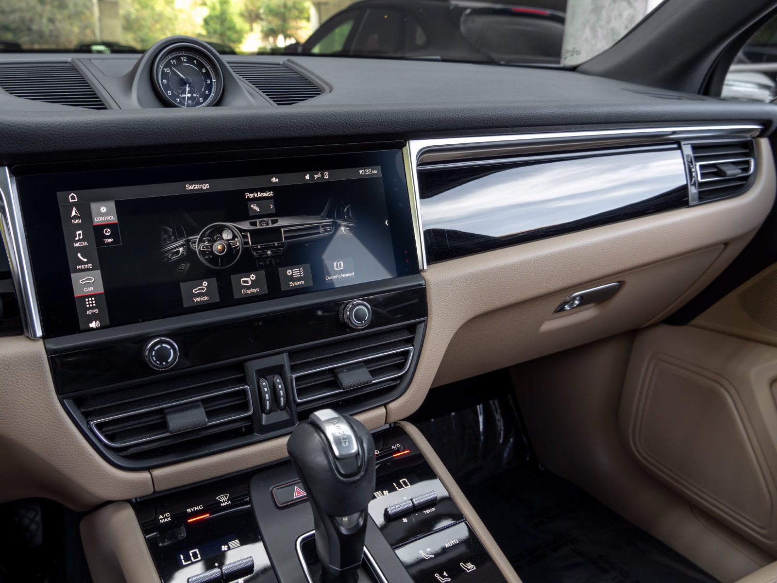 Certified 2023 Porsche Macan AWD/4WD image 35
