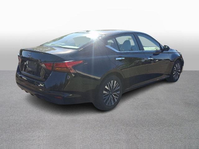 Used 2025 Nissan Altima 2.5 SV FWD image 4