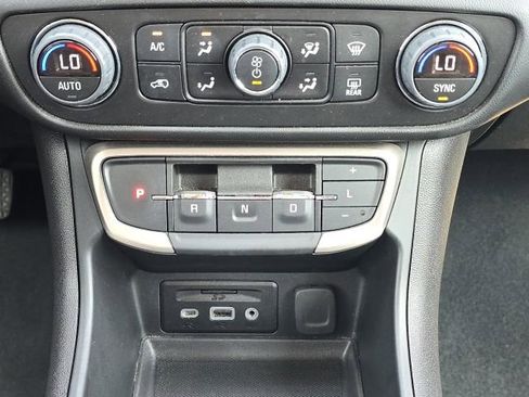 Used 2024 GMC Terrain Denali image 38