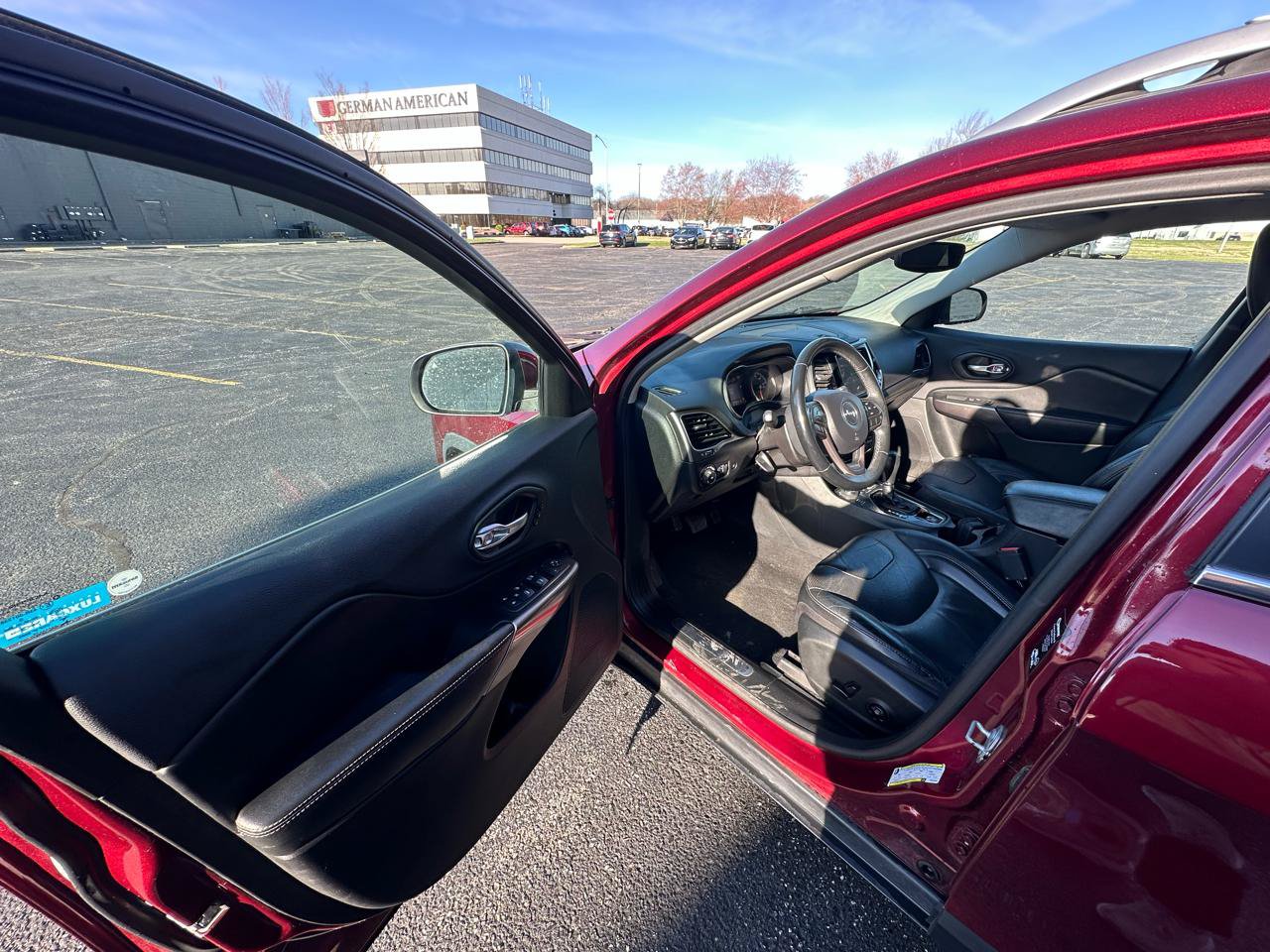 Used 2019 Jeep Cherokee Limited AWD/4WD image 9