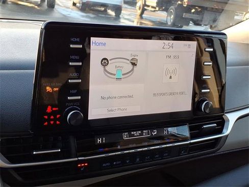 Used 2024 Toyota Sienna XLE image 16