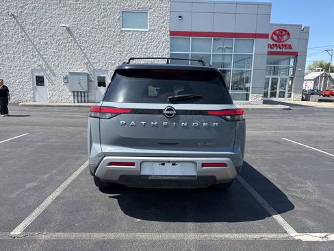 Used 2023 Nissan Pathfinder SL AWD/4WD image 5