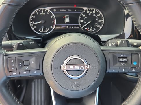 Used 2025 Nissan Pathfinder SV FWD image 23