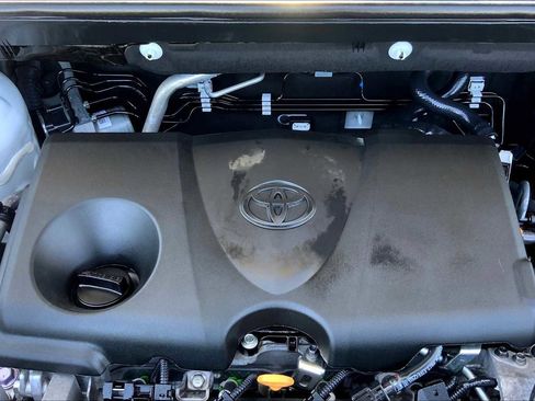 Used 2022 Toyota RAV4 XLE FWD image 31