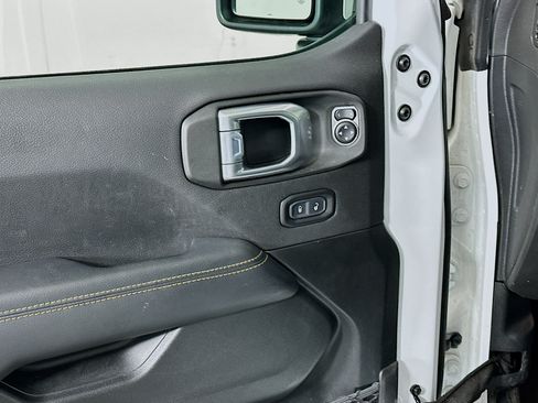 Used 2023 Jeep Wrangler Unlimited Sahara AWD/4WD image 15
