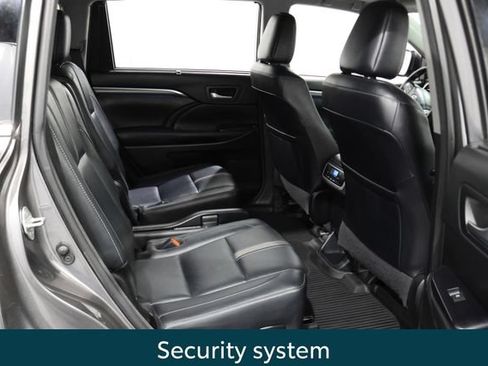 Used 2018 Toyota Highlander SE AWD/4WD image 15