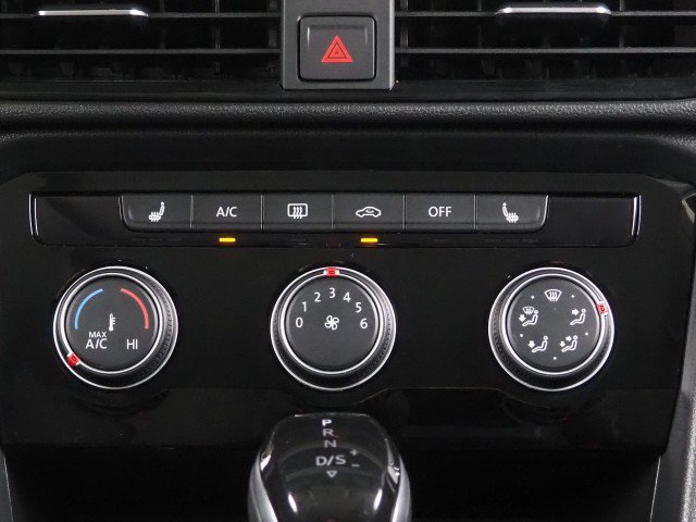 Used 2023 Volkswagen Taos SE w/ Sunroof Package w/ Panoramic Sunroof Package FWD image 23