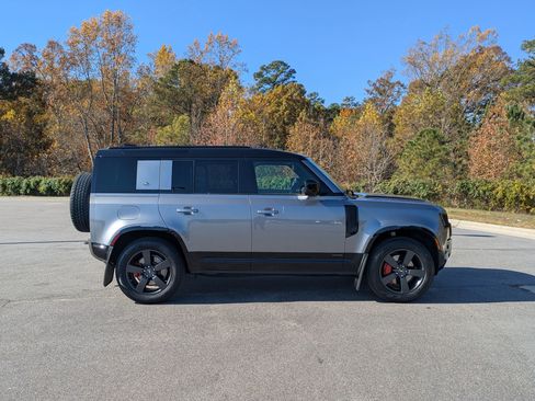 Used 2020 Land Rover Defender 110 X image 4