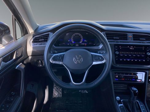 Used 2024 Volkswagen Tiguan SE FWD image 12
