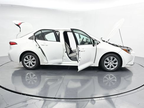 Used 2021 Toyota Corolla LE FWD image 27