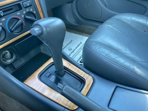 Used 1997 Toyota Camry LE w/ Leather Trim Pkg FWD image 14