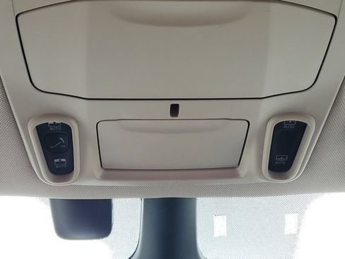 Used 2021 Chrysler Pacifica Limited w/ Uconnect Theater Family Group FWD image 34