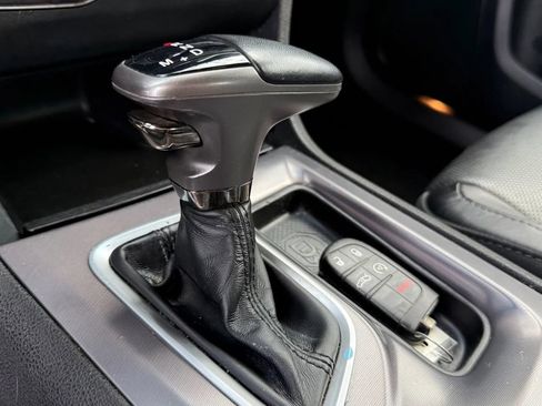 Used 2020 Dodge Charger SXT w/ Leather Interior Group RWD image 32