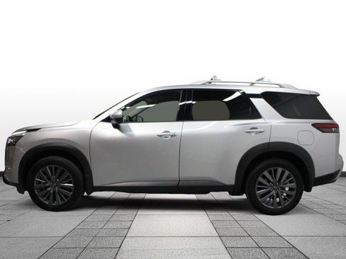 Used 2024 Nissan Pathfinder SL w/ SL Premium Package image 4