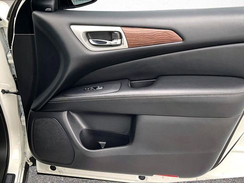 Used 2017 Nissan Pathfinder Platinum image 28