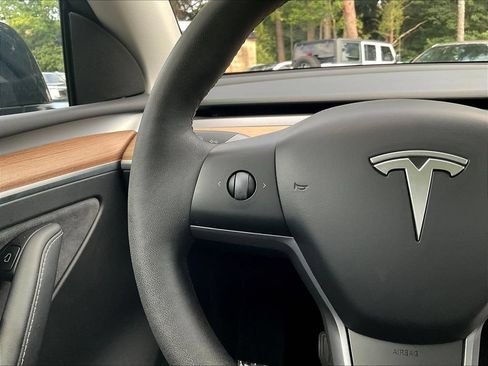 Used 2023 Tesla Model Y 2WD image 10