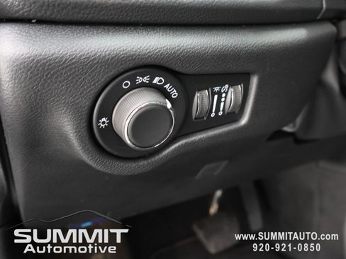 New 2027 Chrysler Pacifica Limited AWD/4WD image 56