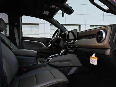 New 2026 Chevrolet Colorado ZR2 w/ Technology Package AWD/4WD image 9