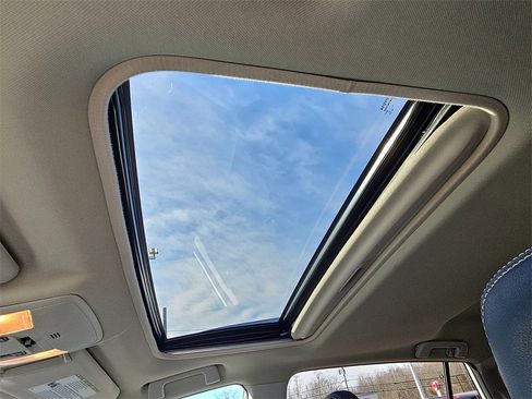 Used 2017 Toyota RAV4 Limited image 12