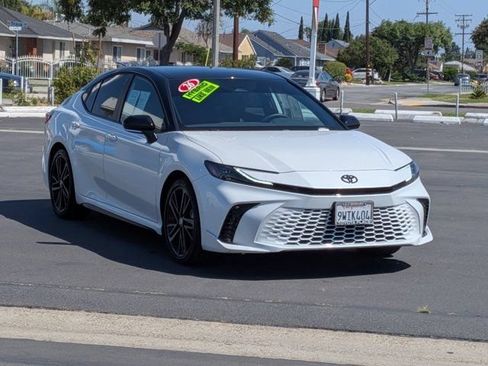 Used 2026 Toyota Camry XSE FWD image 3
